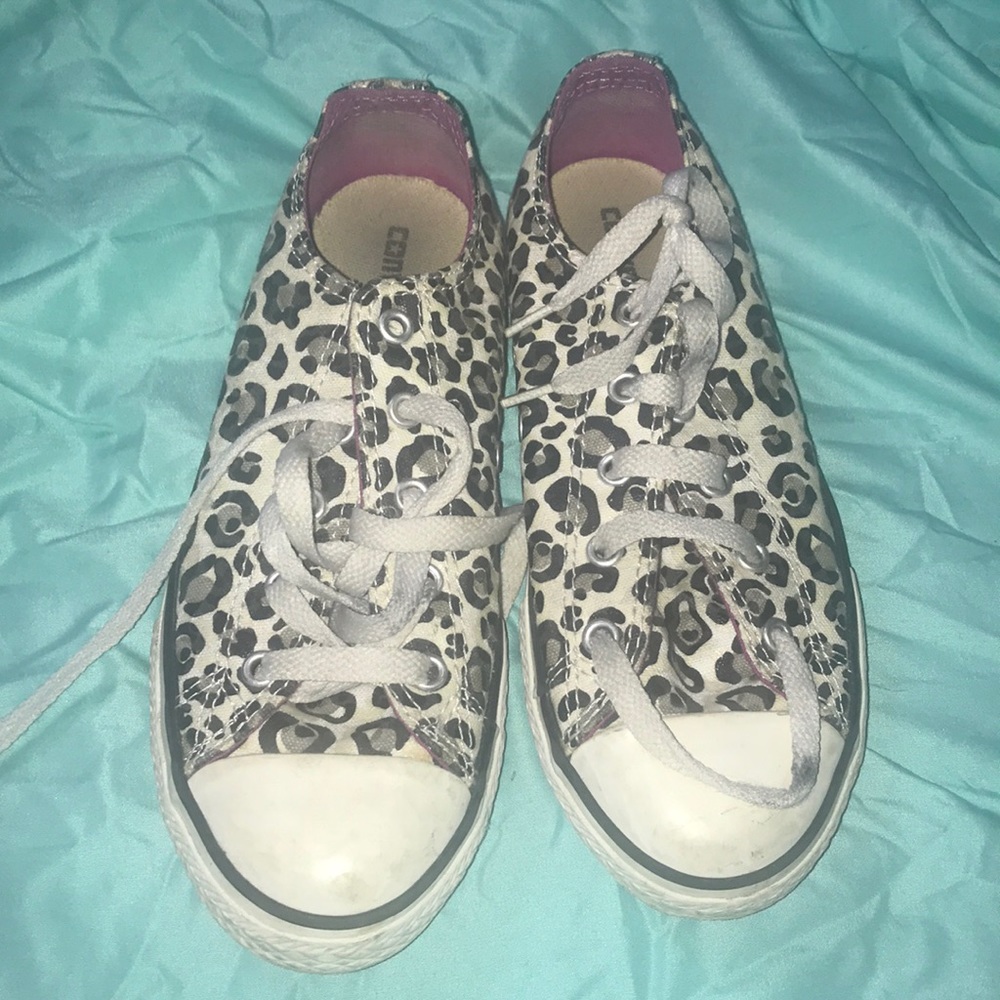 Lepord prints converse